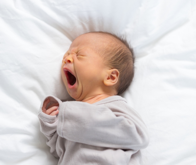 chambrekids-article-de-blog-pourquoi-mon-bebe-se-reveille-a-5h30-sur-fatigue