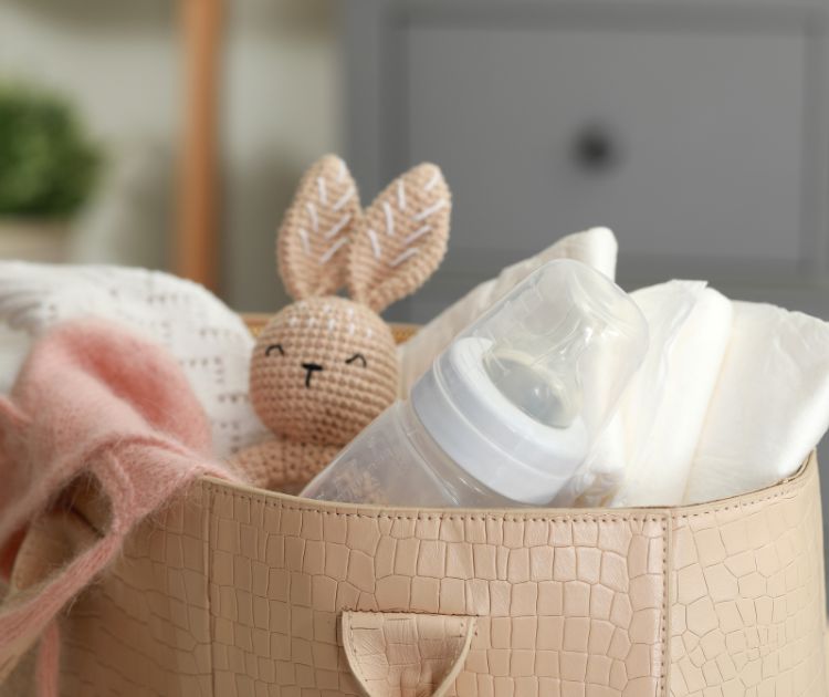 chambrekids-article-de-blog-15-idees-cadeaux-babyshower-sac-a-langer