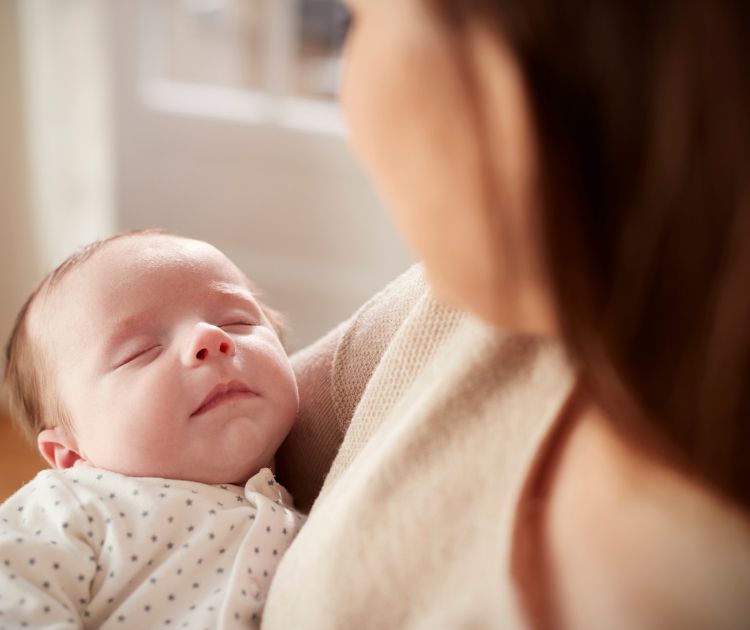 chambrekids-article-de-blog-faire-passer-le-hoquet-a-bebe-en-6-astuces