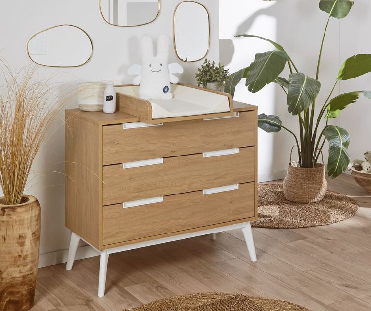 chambrekids-article-de-blog-comment-organiser-une-journee-type-pour-bebe-commode-avec-plan-a-langer-octave