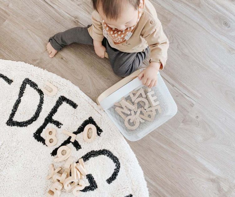 chambrekids-article-de-blog-pourquoi-choisir-des-jouets-ecoresponsables-pour-son-bebe