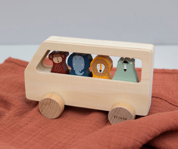 chambrekids-article-de-blog-jouets-ecoresponsables-pour-bebe-bus-en-bois