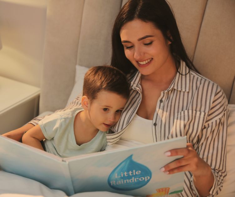 chambrekids-mere-qui-lit-un-livre-a-son-fils-article-routine-du-sommeil-saine