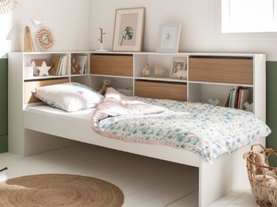 Wie platziert man sein Bett in einem kleinen Zimmer optimal, um den Platz zu optimieren?