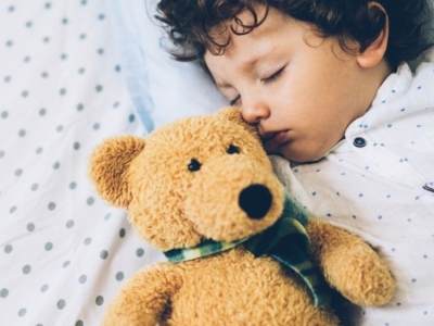 Matratze für 2-jähriges Kind: Wie wählt man 2025 richtig aus?