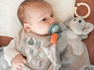¿A qué edad se puede dejar un peluche en la cama del bebé con total seguridad?