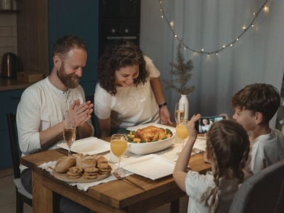 6 juegos para hacer durante la comida para estimular la creatividad de los niños